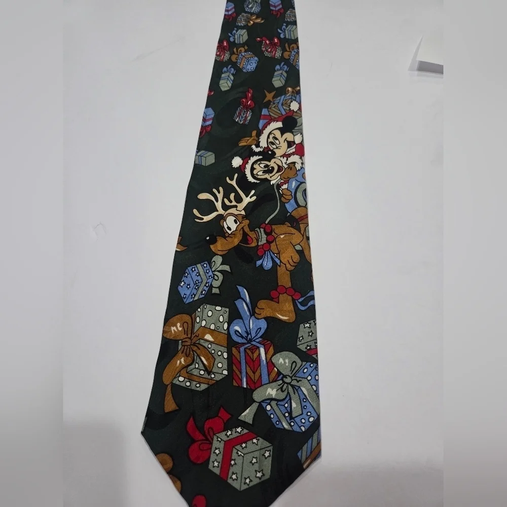 Disney Mickey and Minnie Christmas Tie - Picture 2 of 6